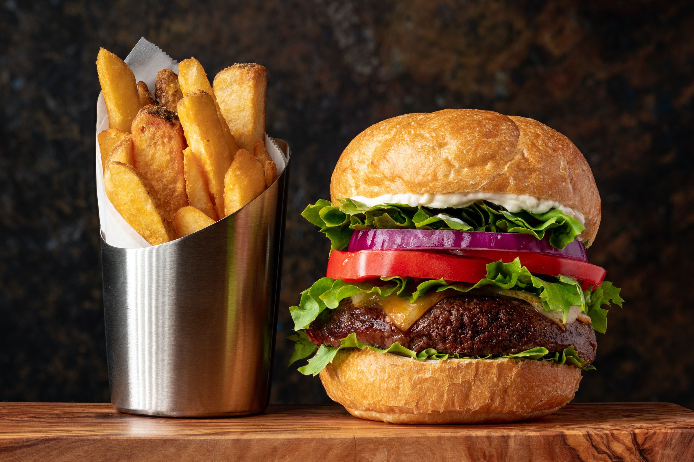 Hamburguesa con papas fritas